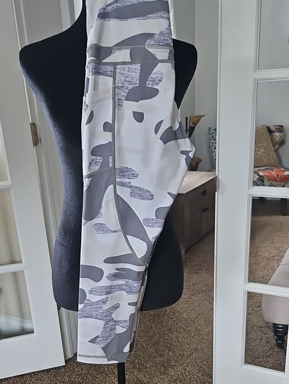 ZYIA Active Camo LNT Capri Leggings